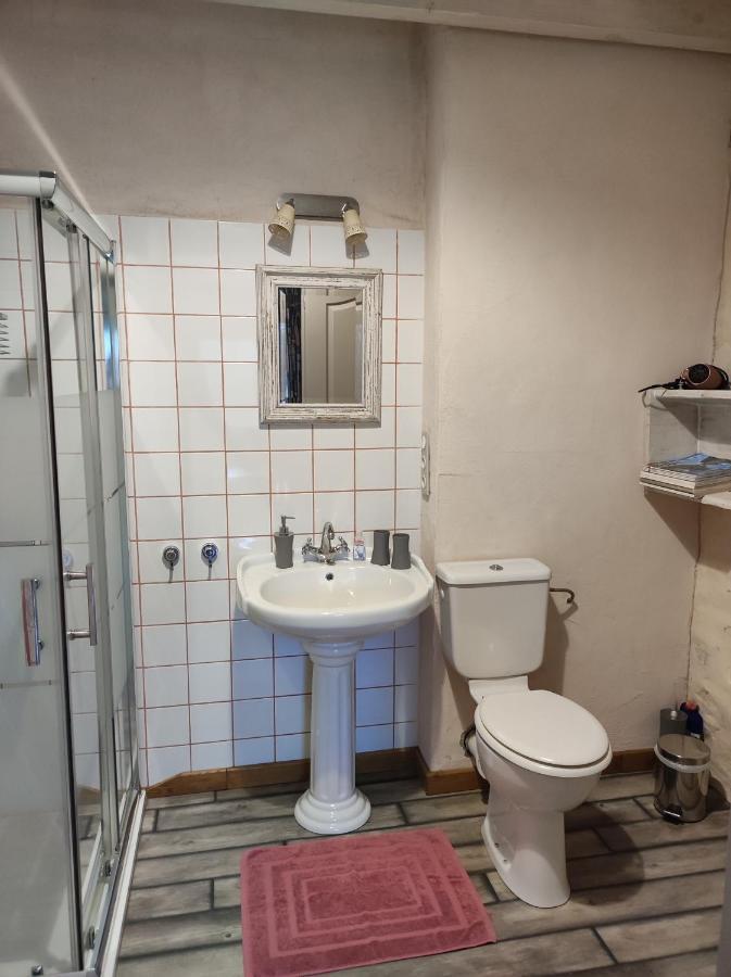 Les 5 Petits Lapins Panzió Bar Kültér fotó